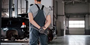 Un elev de 17 ani din Sighetu Marmației câștigă ediția aniversară Young Car Mechanic România