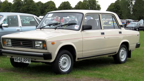 <span class='prepend'>Foto |</span> Cum arată o Lada 2105 pregătită pentru raliuri? Un astfel de model este scos la vânzare în Germania