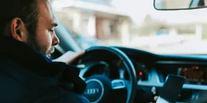 Permisul și buletinul, direct pe telefonul mobil până la finalul anului. România introduce portofelul digital