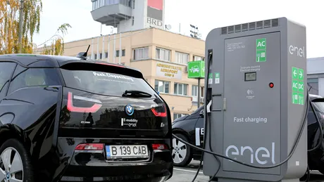 A fost inaugurată prima staţie de încărcare pentru vehicule electrice dintr-un aeroport din România
