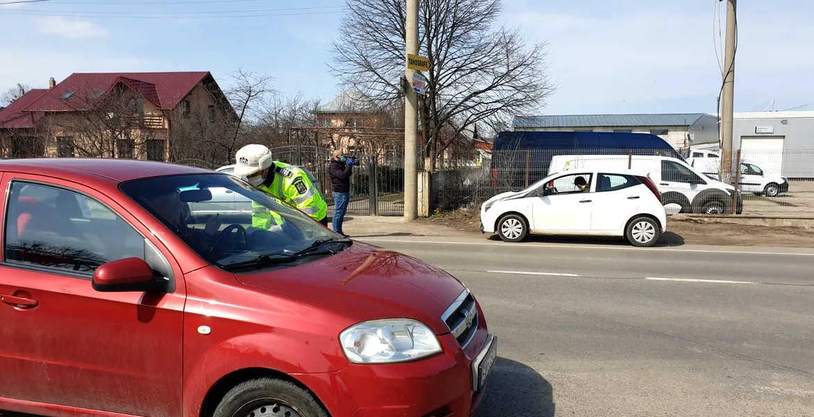 Situații hilare la controlul polițiștilor: Oamenii își plimbă peștii ca să iasă din casă