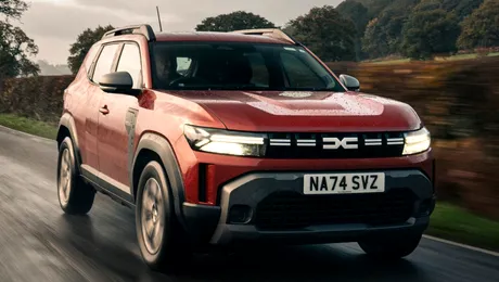 Dacia Duster și Bigster cu motorizare hibridă și tracțiune 4×4 se lansează în UK. Costă doar cu 1.000 de lire mai mult decât 2WD