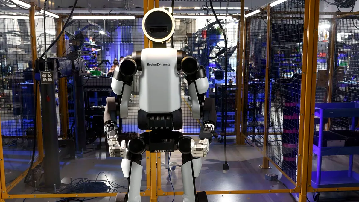 Un mare producător auto din Asia va folosi roboți umanoizi în fabrici. Ce poate face modelul Atlas?