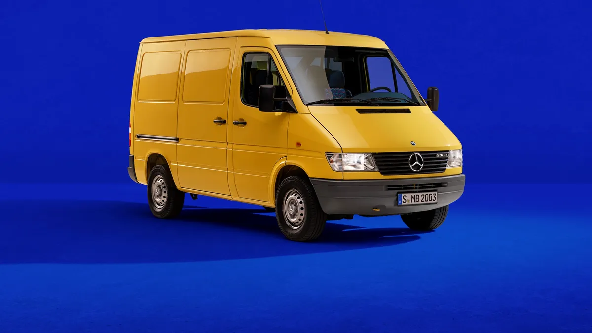 Mercedes-Benz Sprinter aniversează 30 de ani. Producătorul lansează o ediție specială pentru modelul utilitar
