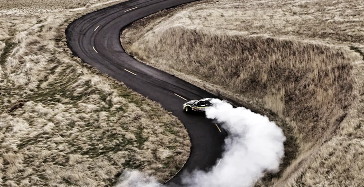 Mai tare ca Gymkhana? Drifturi în tandem, cu Toyota GT86. VIDEO