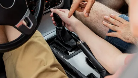 2025: Diferența principală între un permis de conducere „automat” și unul „manual”. Ce e codul de restricție 78