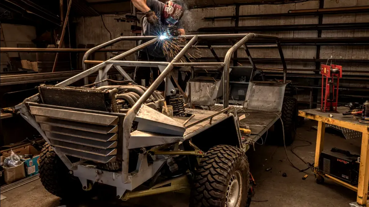 Buggy construit în ateliere improvizate din Cernăuți, care a învins tancurile rusești. Povestea i-a uluit chiar și pe americani