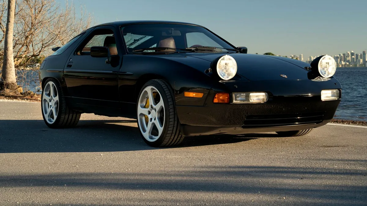 Singurul Porsche 928 Ruf din lume, construit special pentru fostul șef Samsung, e de vânzare. Crezi că ți-l permiți?