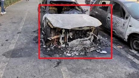 Cinci maşini incendiate într-un oraş din România. Focul a fost pus intenţionat 