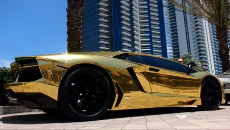 VIDEO: Lamborghini Aventador complet aurit