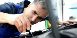 5 semne clare că lichidul de servodirecție trebuie înlocuit (P)