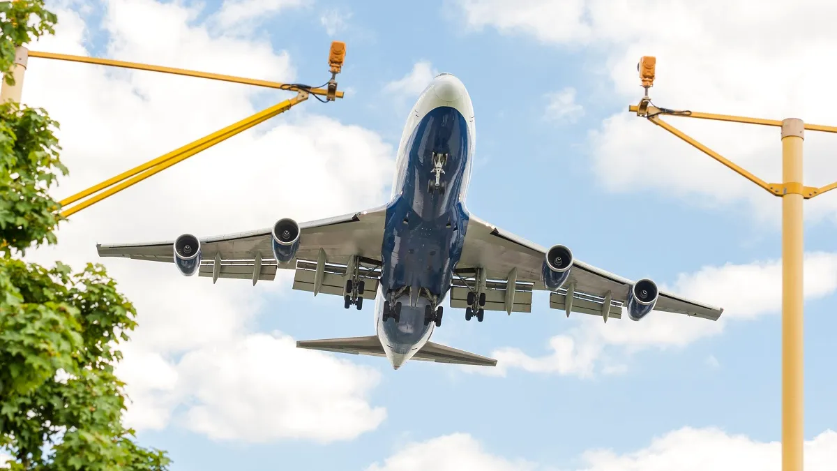 Cade avionul dacă nu punem telefonul pe „mod avion”? Explicațiile unui pilot - VIDEO