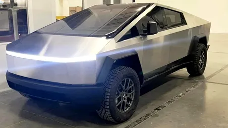 VIDEO: Au apărut noi imagini cu o versiune pre-serie Tesla Cybertruck