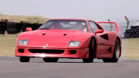 VIDEO: Luptă istorică între Ferrari F40 şi Ferrari F50, moderată de Chris Harris