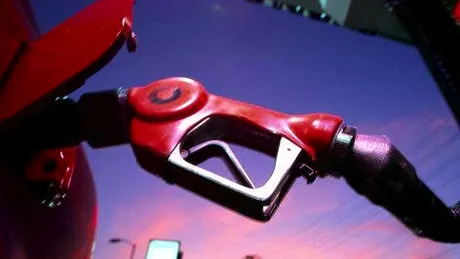 Benzina se ieftineşte la Petrom