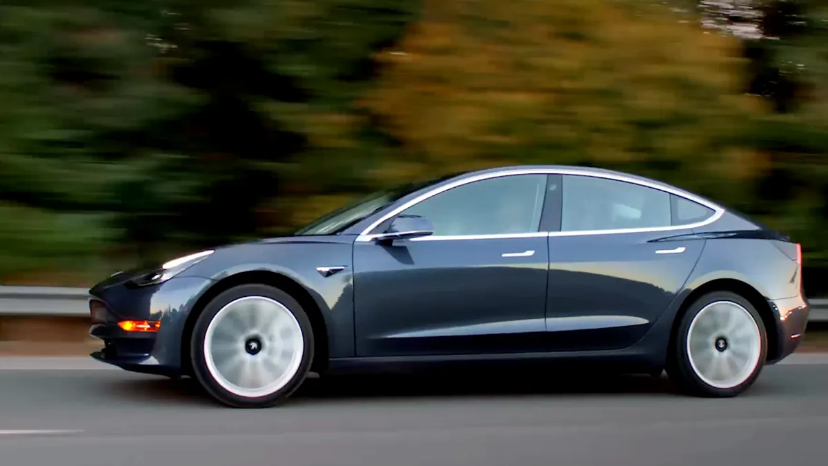 58% din maşinile înmatriculate în Norvegia, în martie, au fost electrice. Tesla Model 3 a fost preferata nordicilor