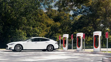Tesla Supercharger, reţeaua de încărcare rapidă a americanilor, va ajunge şi în România