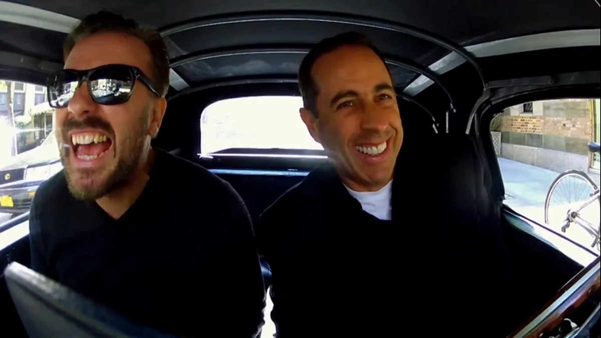 Jerry Seinfeld îl sperie de moarte pe Ricky Gervais într-un Austin Healey. VIDEO