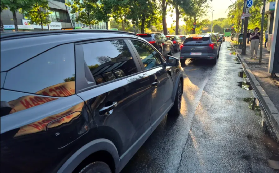 Noul model Dacia Striker, surprins în probe pe străzile din București (Sursa foto: Reddit)
