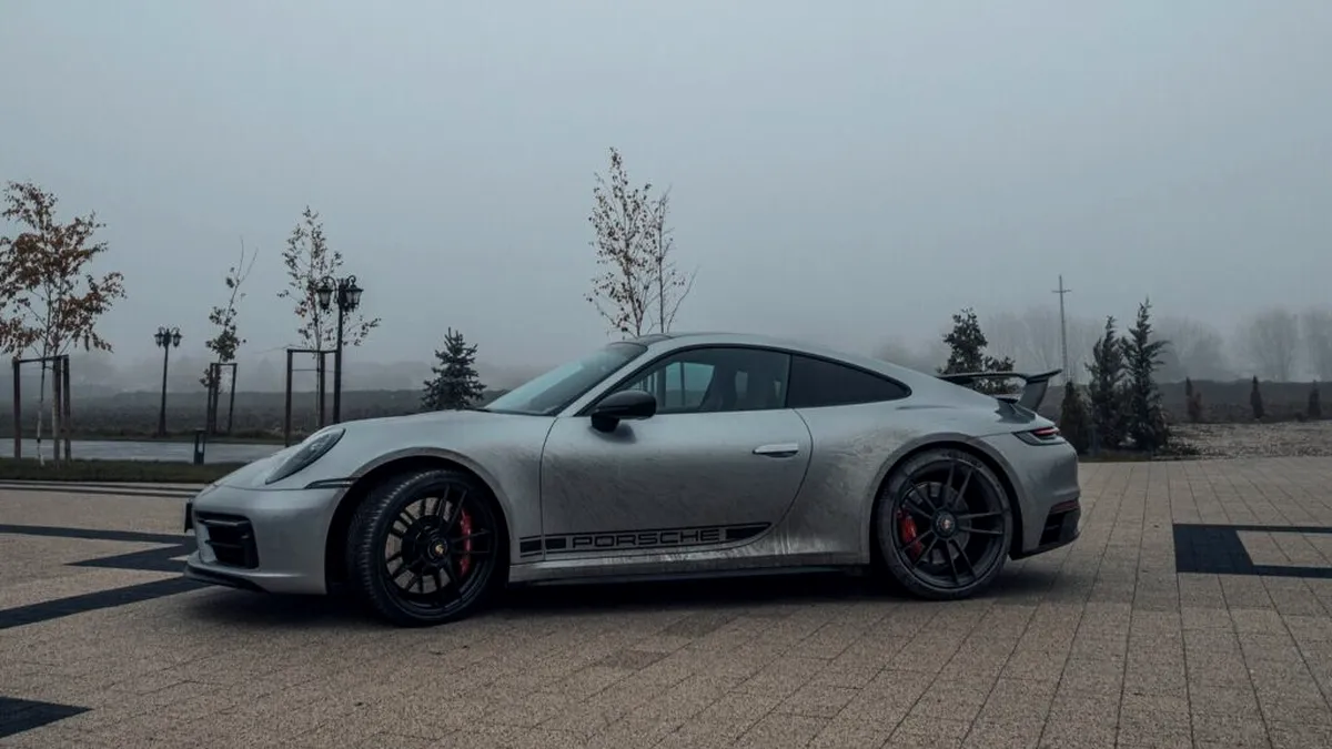 Porsche 911 Carrera 4 GTS - O mașină sport puternică și rapidă: Prezentare Video