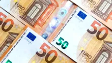 ATENȚIE la bancnota de 50 de euro de pe PARBRIZ! Noua metodă prin care ȘOFERII sunt jefuiți în parcări