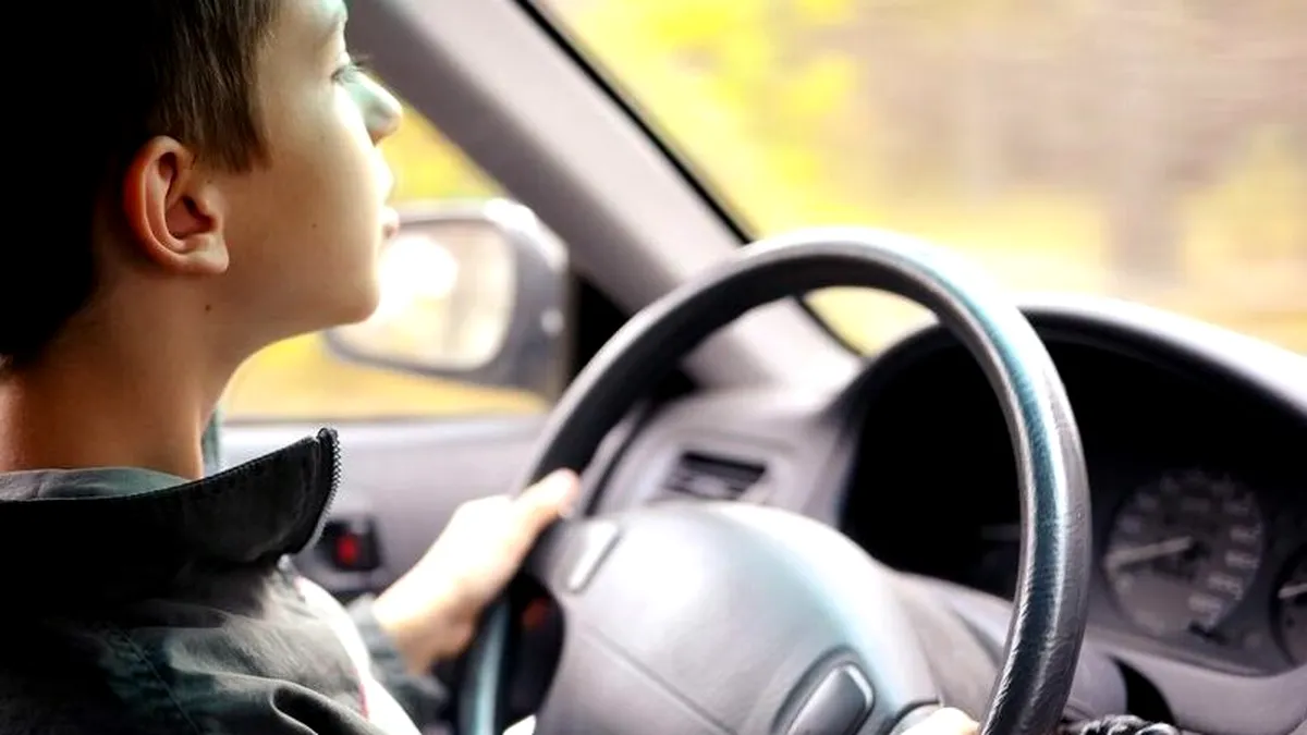 Codul Rutier 2024: Ce pedeapsă riscă părinții care lasă copiii să conducă mașina. Fapta e infracțiune