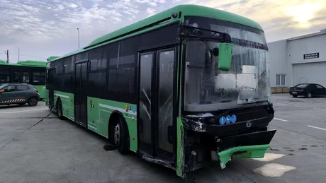 Un șofer al companiei de transport public din Suceava a făcut accident cu mai multe mașini în timpul serviciului. Avea o alcoolemie de 1,18 mg/l