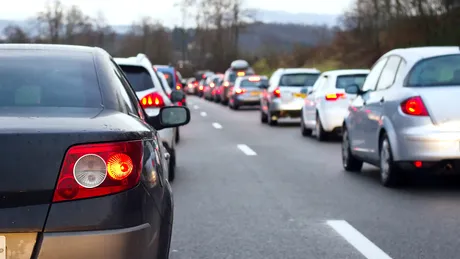 În Franța, șoferii vor fi plătiţi pentru a nu mai circula la orele de vârf