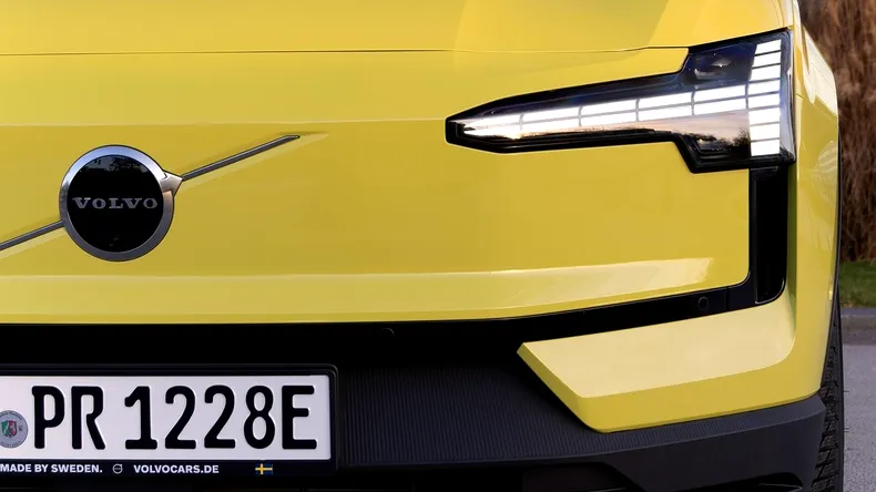 Volvo EX50 vine să atace Tesla Model Y: noul SUV electric va fi cea mai accesibilă electrică din gama producătorului suedez