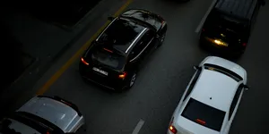 Revenim la simplitate? De ce tot mai mulți șoferi aleg mașini clasice fără ecrane și tehnologie modernă (P)