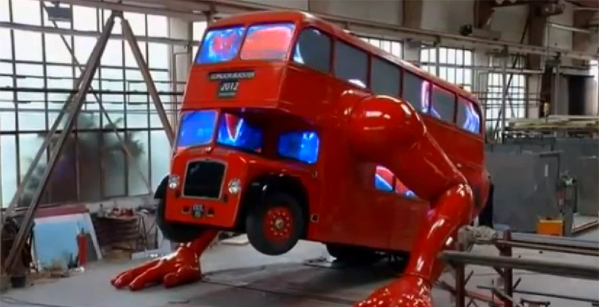 Autobuzul londonez care face flotări – VIDEO