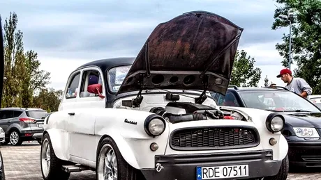 Tuning extrem: o Skoda Octavia din 1963 a fost dotată cu un motor V8 de la BMW. Mașina a fost scoasă la licitație