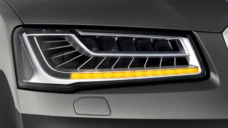 Audi prezintă noua tehnologie a farurilor Matrix LED de pe A8 şi S8