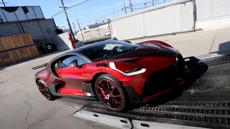 Un Bugatti Divo îi va fi livrat unui client din California. A plătit un milion de dolari numai pe vopsea!