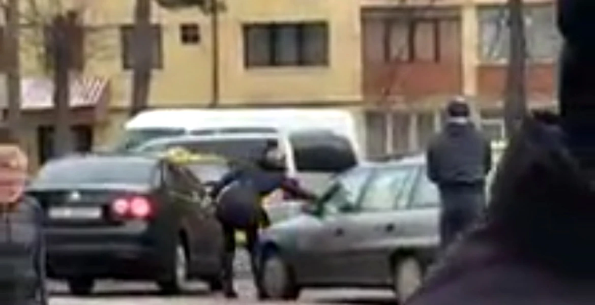 Anunţ de ultimă oră! Ocoliţi Suceava, pericol de soferiţe care-ţi vandalizează maşina [VIDEO]