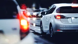 Experții spun că montarea luminilor de frână și în partea frontală a mașinilor ar putea reduce riscul de accidente