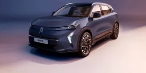 Renault Scenic E-Tech 2026 vine cu o autonomie de 642 km. Cât costă în România rivalul Teslei Model Y