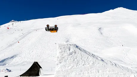 VIDEO-cascadorie: Backflip ca la carte, cu un Mini