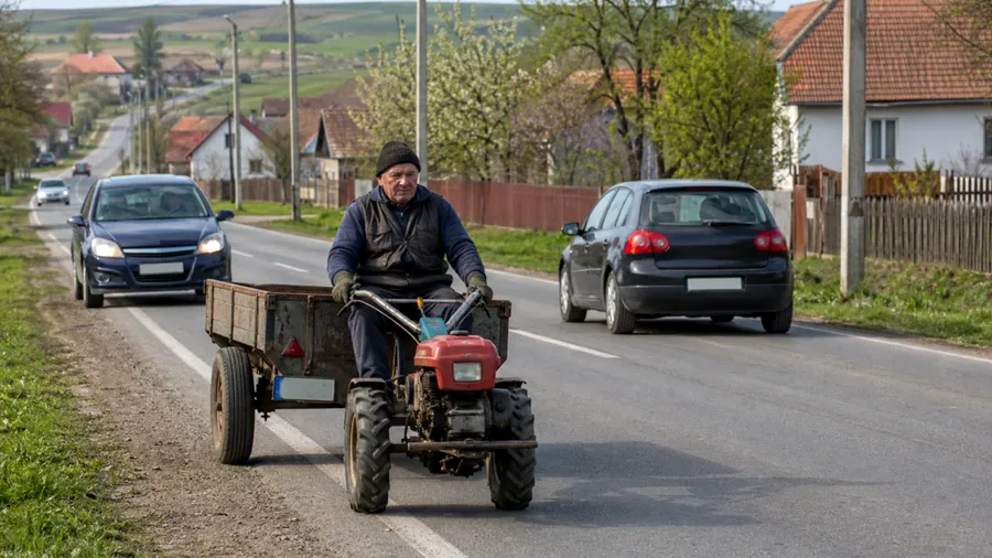 Motocultorul nu poate fi înmatriculat sau înregistrat deoarece nu are sisteme de iluminare, frânare sau siguranță omologate (Sursa foto: ChatGPT)
