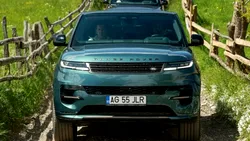 Range Rover redefinește experiența de călătorie. Cum arată o escapadă premium prin Transilvania la volanul gamei britanice