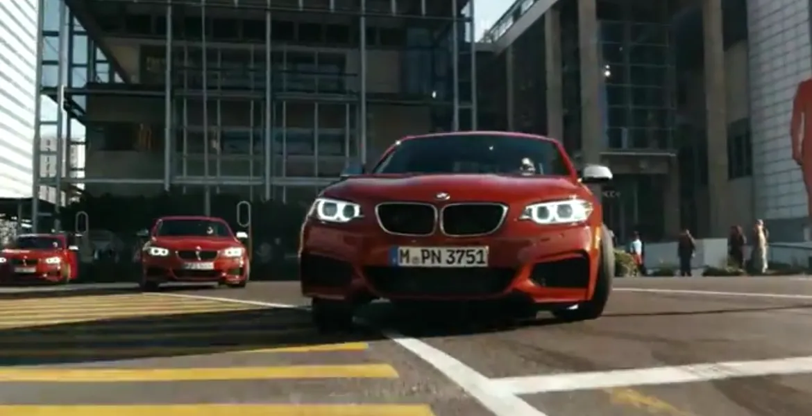 BMW driftmob, sau cum să faci balet în sensul giratoriu cu 5xM 235i. VIDEO