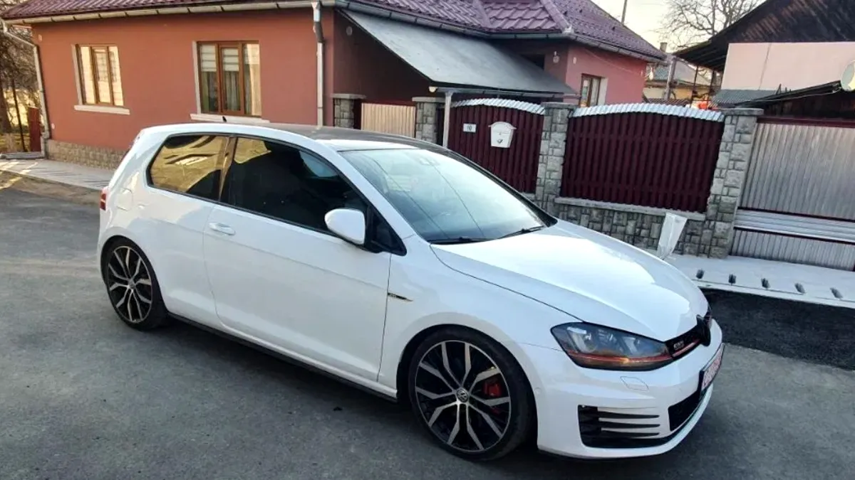 Volkswagen Golf GTI, daună totală în Germania, reparat și vândut în România