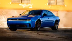 Dodge lansează rivalul pentru Tesla Model S. Charger Daytona Sedan este un muscle car electric