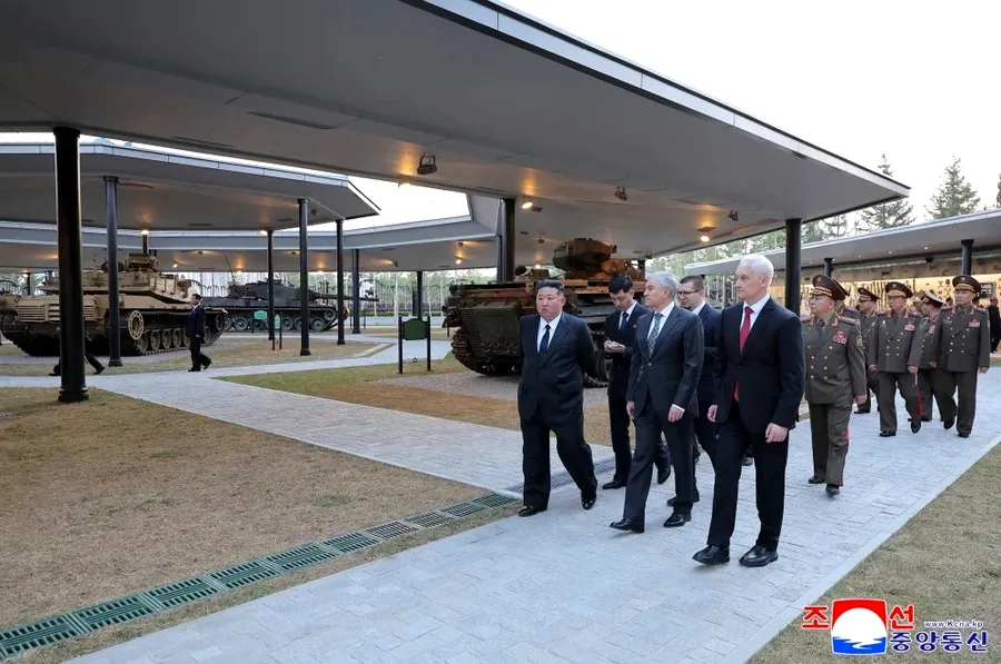 oficial rusi au participat la deschiderea unui nou muzeu militar in coreea de nord