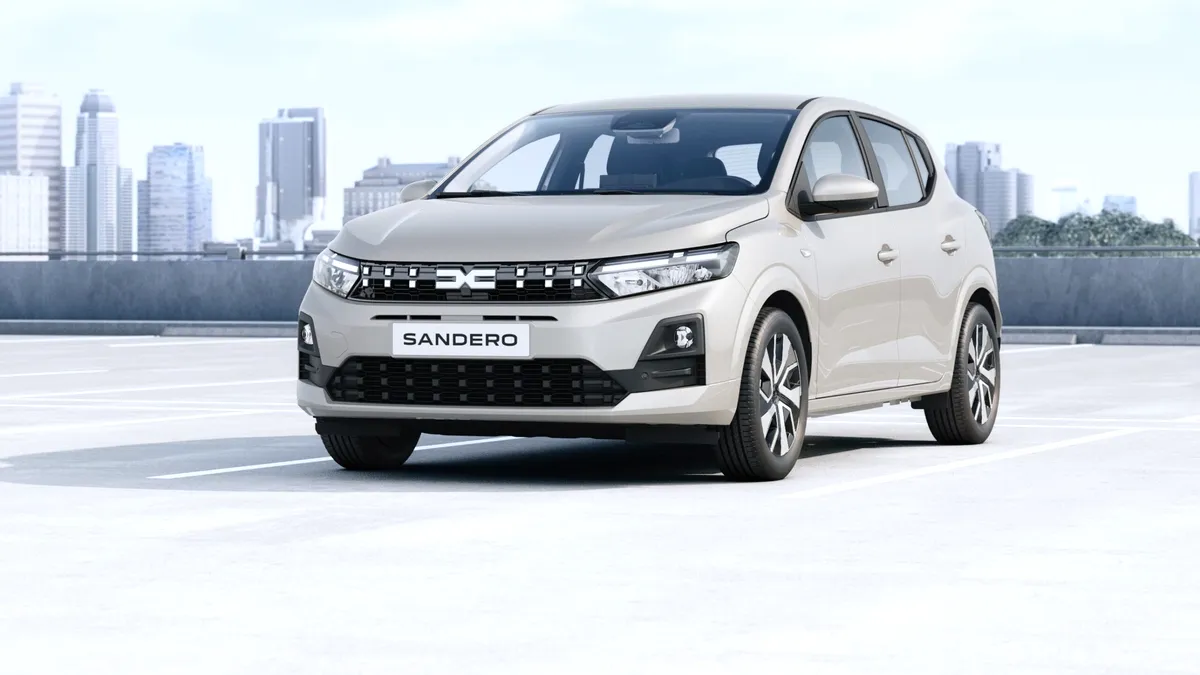 Dacia Sandero Hybrid 155 poate fi comandată în România. Cât costă rivalul lui BYD Dolphin G DM-i