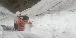 Când se deschide Transfăgărășan în 2026. Autoritățile au început deja deszăpezirea „celui mai frumos drum din lume”