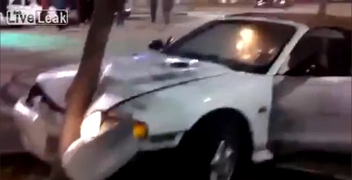 Dacă faci drifturi în parcare, s-ar putea să-ţi distrugi maşina. VIDEO