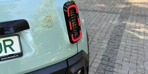 Cum se stinge un incendiu la o mașină electrică în mai puțin de 10 minute. Renault instruiește pompierii români