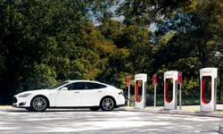 Viitoarele mașini electrice Ford vor putea fi încărcate la stațiile Tesla