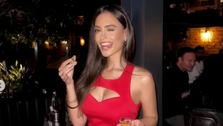 FOTO. Cum arată Eva în costum de baie! Prezentatoarea TV i-a uimit pe fani